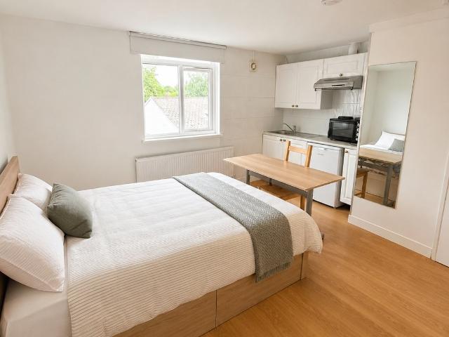 Studio for rent in West Hackney, Greater London