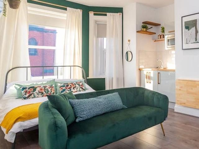 Studio for rent in Calderstones