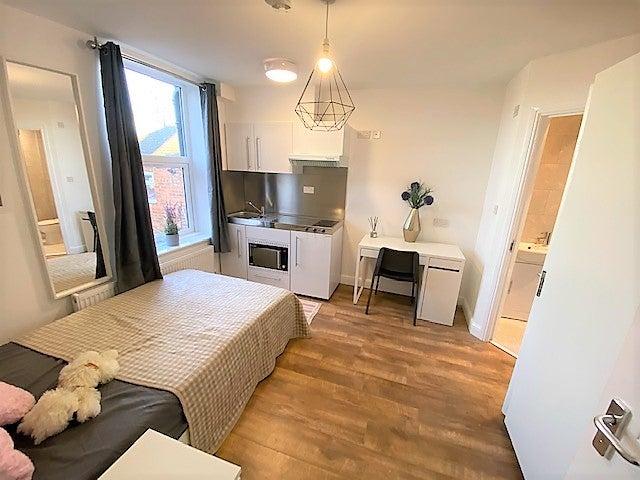 Studio for rent in Balsall Heath, Birmingham
