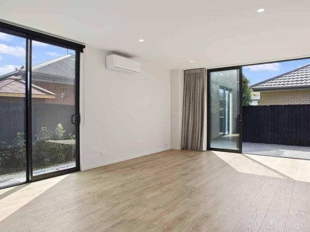 Townhouse for rent in Addington, Canterbury