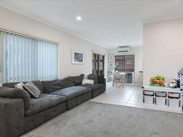 Townhouse for rent in Wollongong West, New South Wales