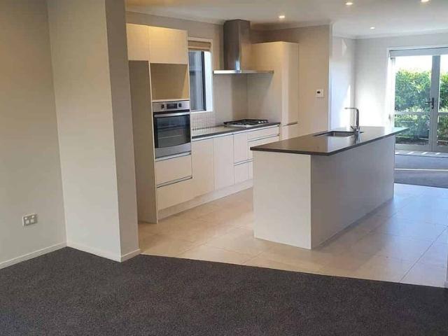 Townhouse for rent in Whangaparaoa, Oroua County