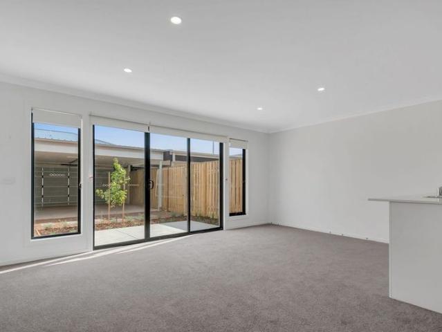 House for rent in Aurora Estate, Melbourne