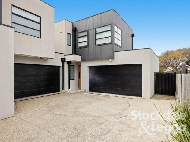 Townhouse for sale in Rosebud, Melbourne