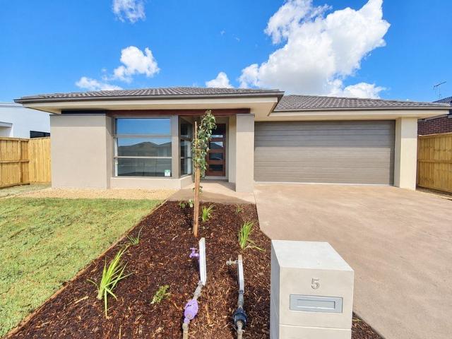 House for rent in Armstrong Creek Central, Geelong