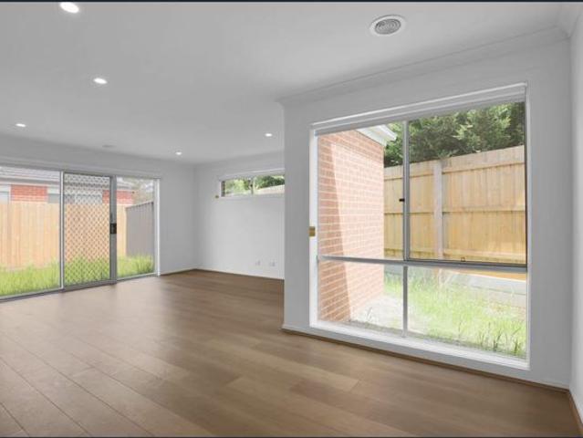 Townhouse for rent in Drouin, Victoria