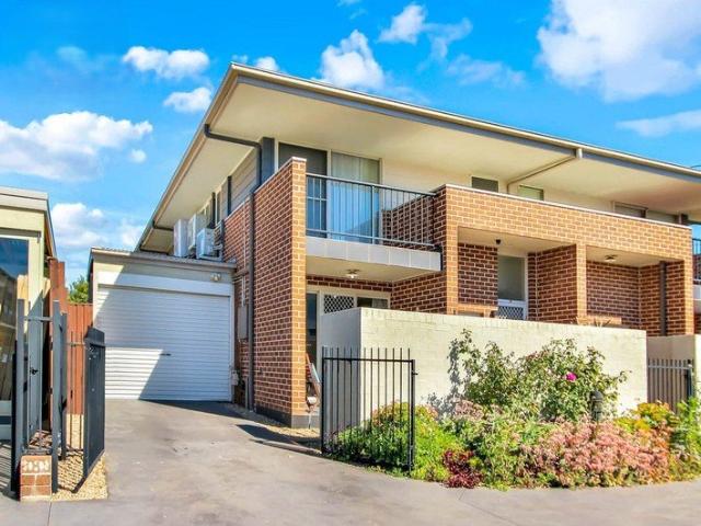 Townhouse for rent in Sydney, New South Wales