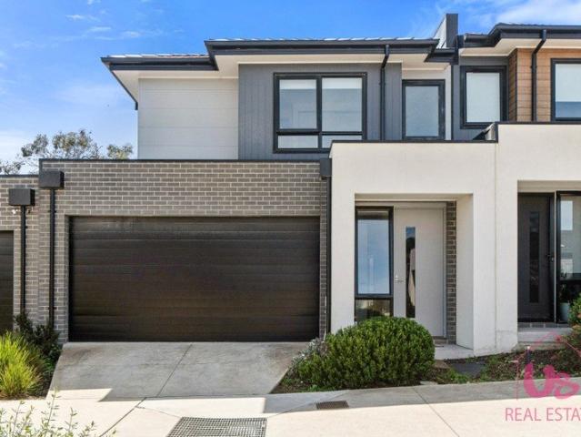 Townhouse for sale in Langwarrin, Melbourne