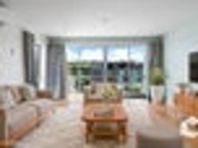 Townhouse for sale in Paremoremo