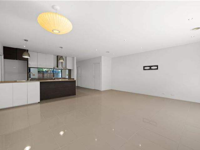Townhouse for rent in Callaway Park, Melbourne