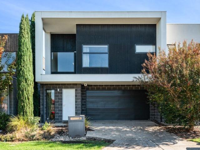 Townhouse for rent in Callaway Park, Melbourne