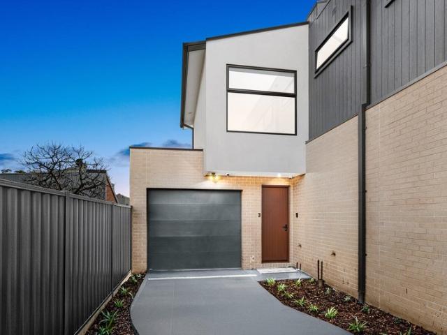 Townhouse for rent in Heidelberg West, Melbourne