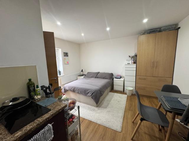 Studio for rent in Hendon, Greater London
