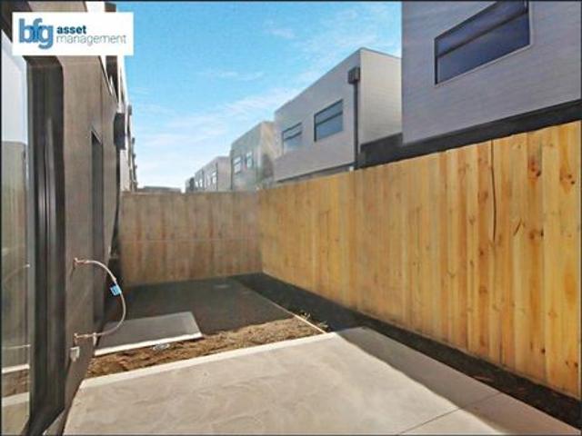 Townhouse for rent in Quarters Cranbourne, Melbourne