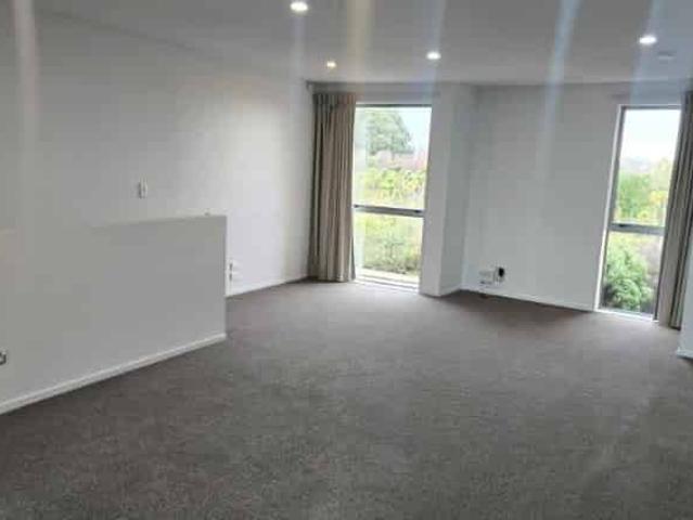 Townhouse for rent in Canterbury