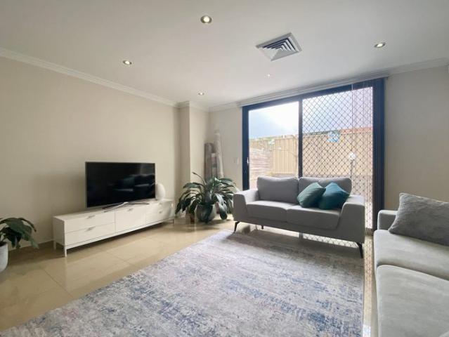 Townhouse for rent in Sydney, New South Wales