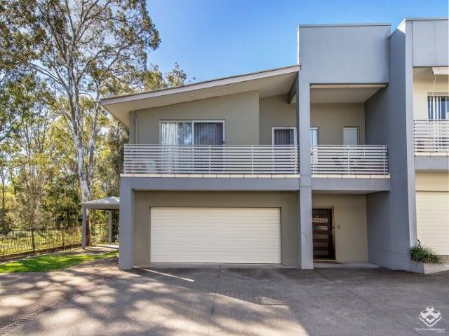 Townhouse for sale in Helensvale Town Centre