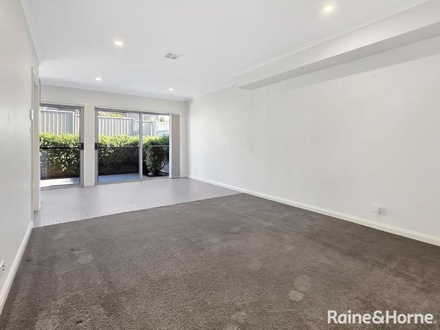 Townhouse for rent in Queanbeyan, New South Wales