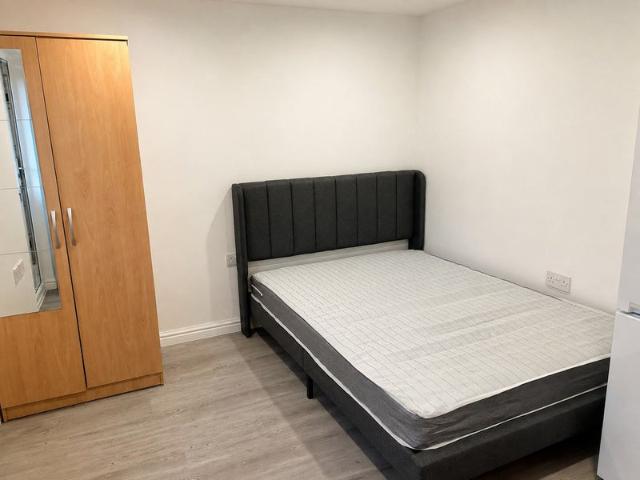 Studio for rent in Brondesbury, Greater London