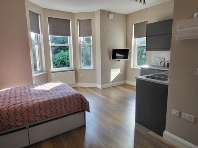 Studio for rent in West Ewell, Epsom