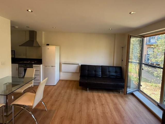 Studio for rent in London Borough of Merton, Collier's Wood