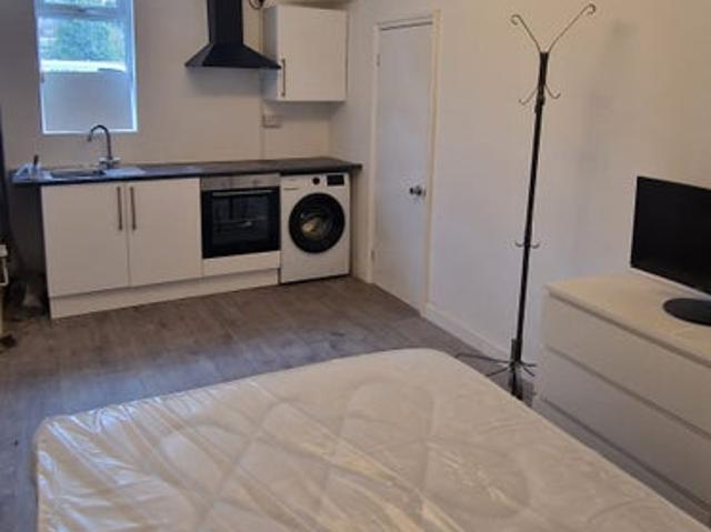 Studio for rent in Upper Walthamstow, Leytonstone