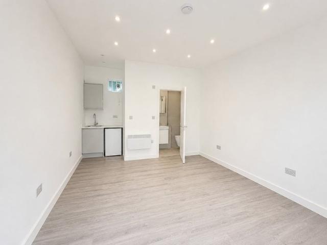 Studio for rent in Golders Green, Greater London