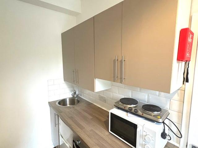 Studio for rent in Upperthorpe, South Yorkshire