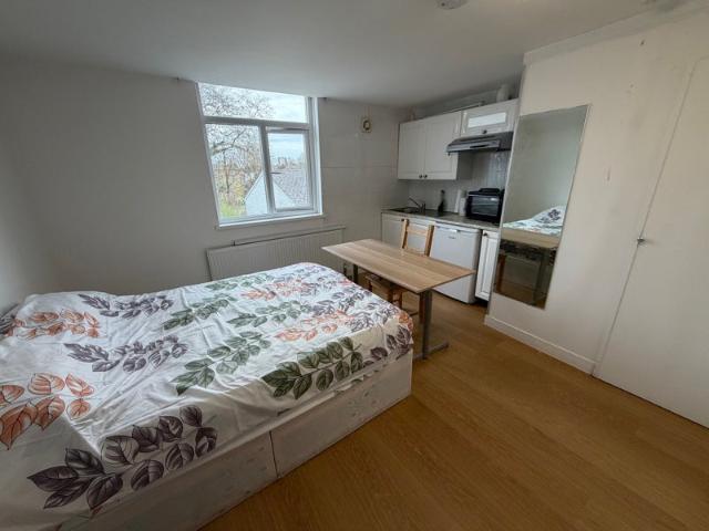 Studio for rent in West Hackney, Greater London