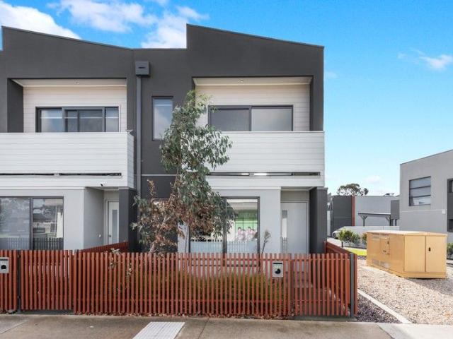 Townhouse for sale in Pakenham