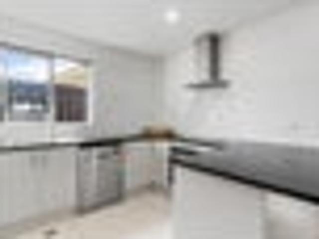 Townhouse for sale in Point England