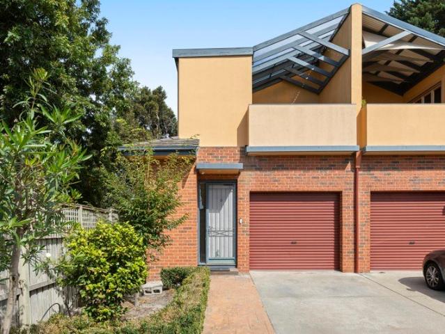 Townhouse for sale in Camerons Creek, Victoria