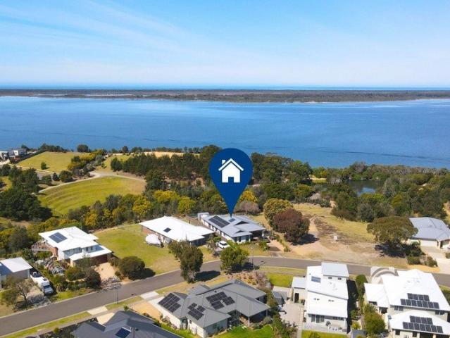 House for sale in Victoria
