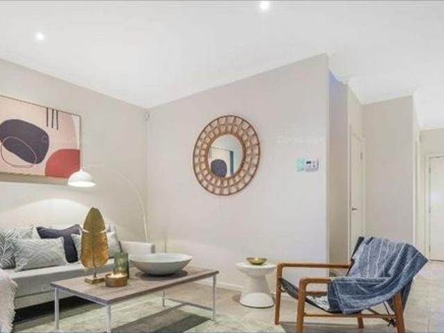 Townhouse for rent in Somerfield Estate, Melbourne