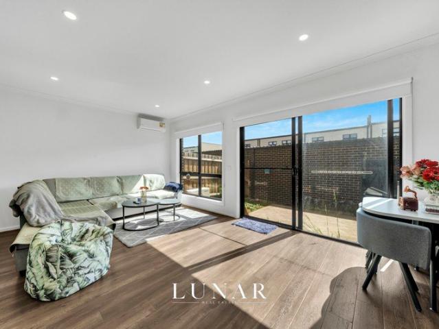 Townhouse for sale in Evans Park, Melbourne