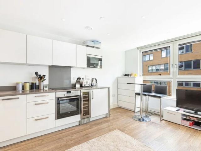 Apartment for rent in Highbury, Greater London
