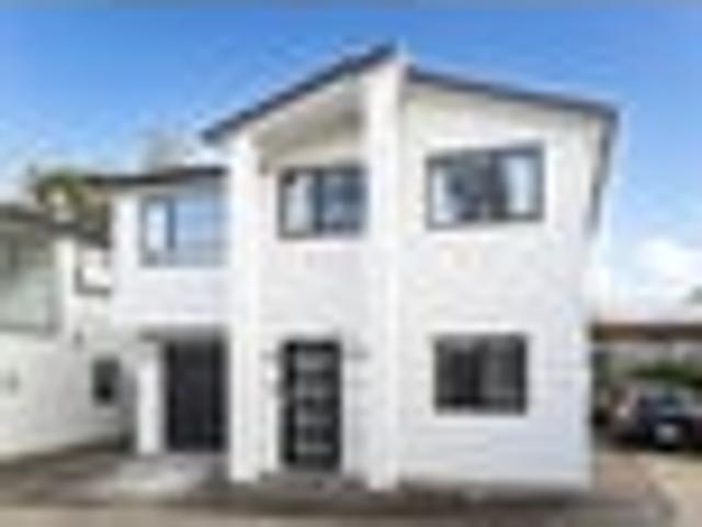 Townhouse for sale in New Lynn
