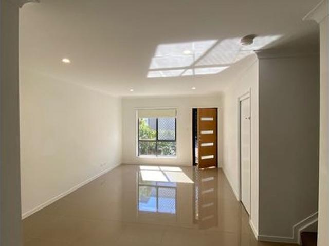 Townhouse for rent in Toombul, Queensland