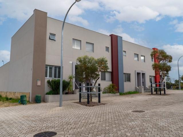 Townhouse for rent in Rockingham, Queensland