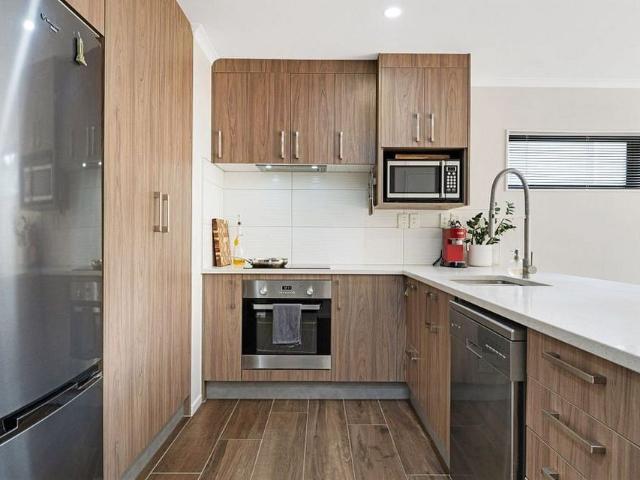 House for rent in Point England, Oroua County