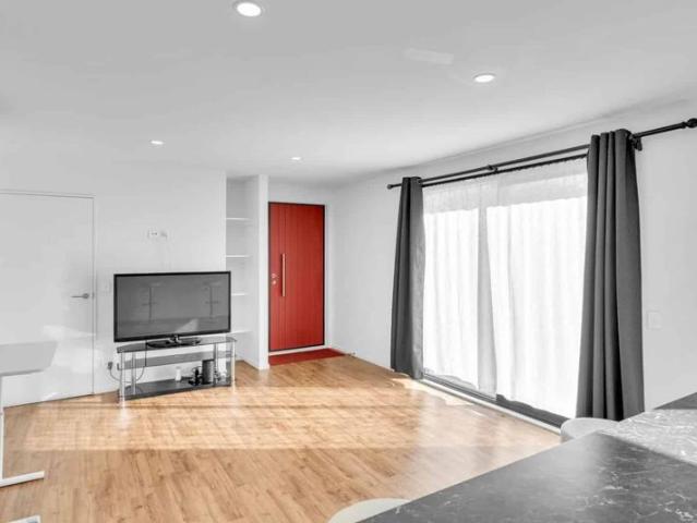 Townhouse for rent in Chaslands, Canterbury