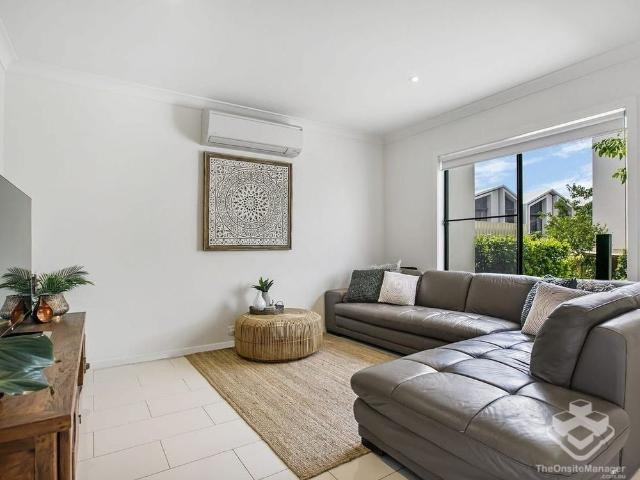 Townhouse for rent in Fernbrook, Queensland