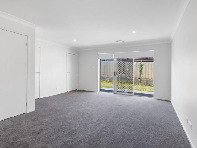 Townhouse for rent in Charmhaven, New South Wales
