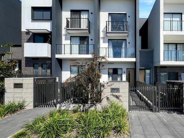 Townhouse for rent in Edmondson Park, Sydney