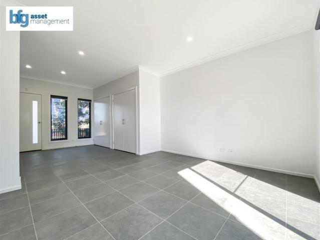 Townhouse for rent in Riverwalk, Melbourne