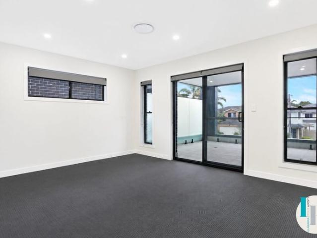 Townhouse for rent in Lake Illawarra, Shellharbour City Council