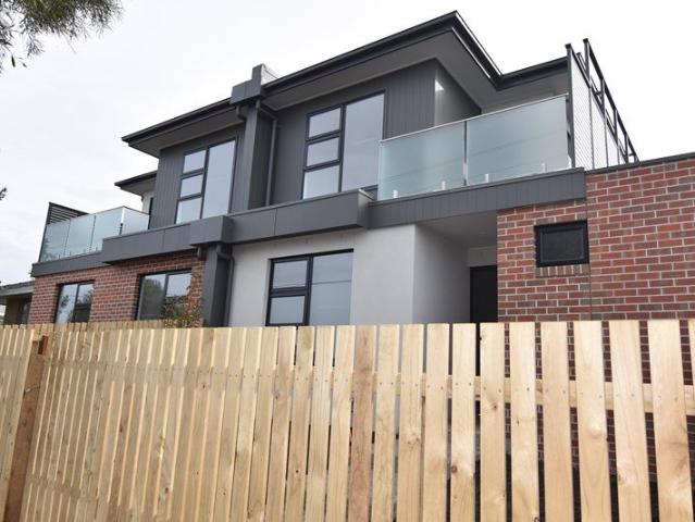 Townhouse for rent in Chilwell, Geelong