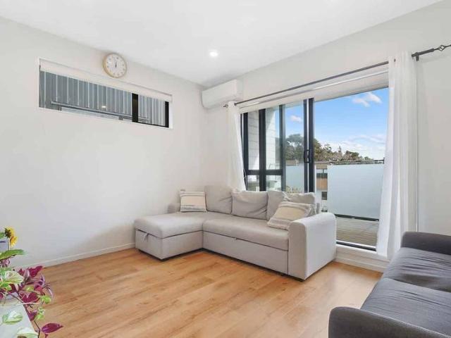 Townhouse for rent in Paremoremo
