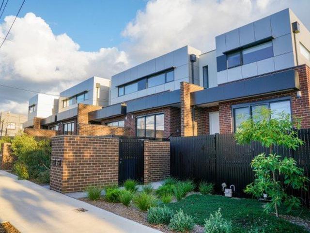 Townhouse for sale in Camerons Creek, Victoria