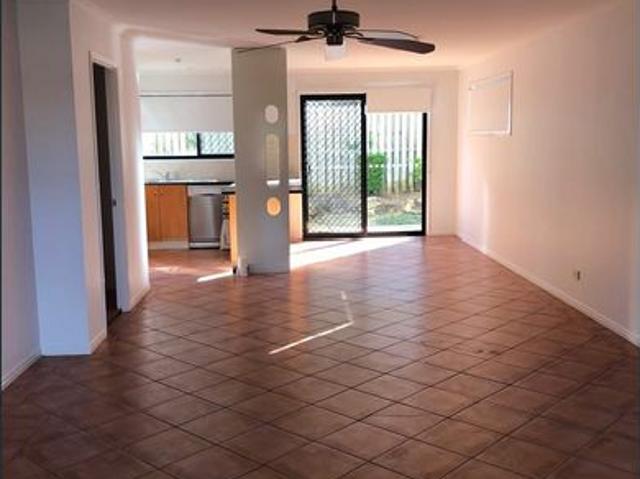 Townhouse for rent in Eight Mile Plains, Greater Brisbane